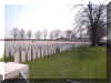 Le Cimetière face au Mémorial